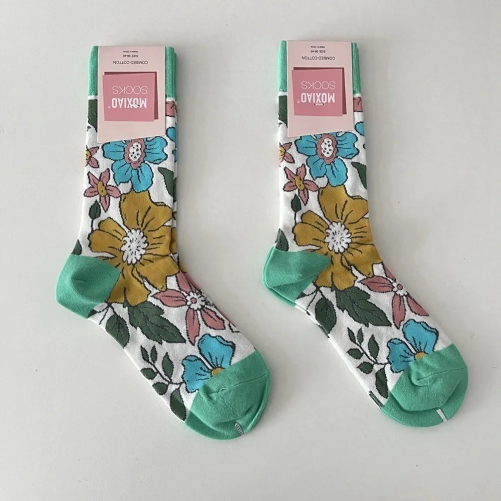 X35 Green Vintage Style Rose Floral Socks | Green One Size 5.5-9.5